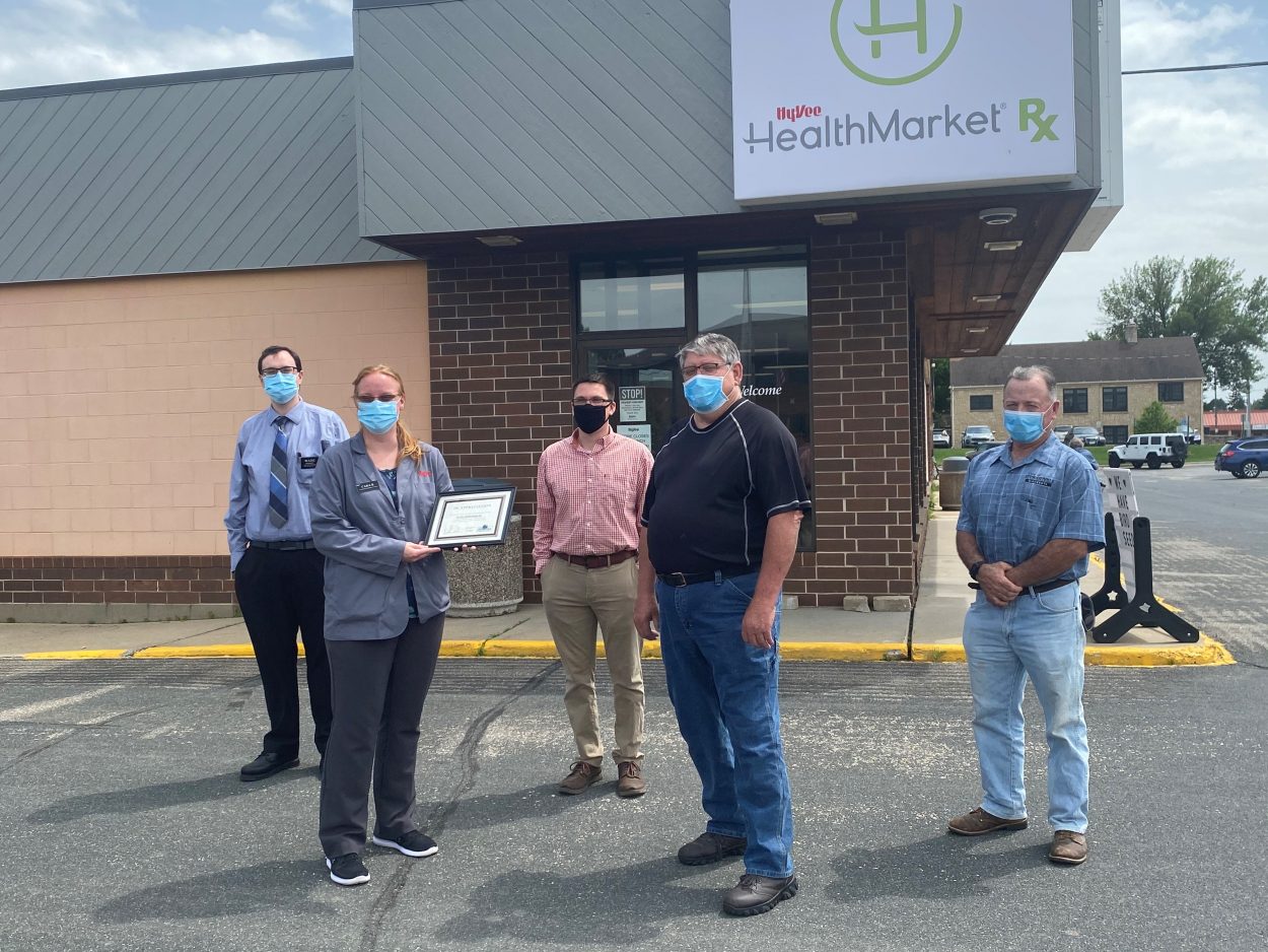 HyVee HealthMarket Rx Keeps Stewartville Residents Happy and Healthy